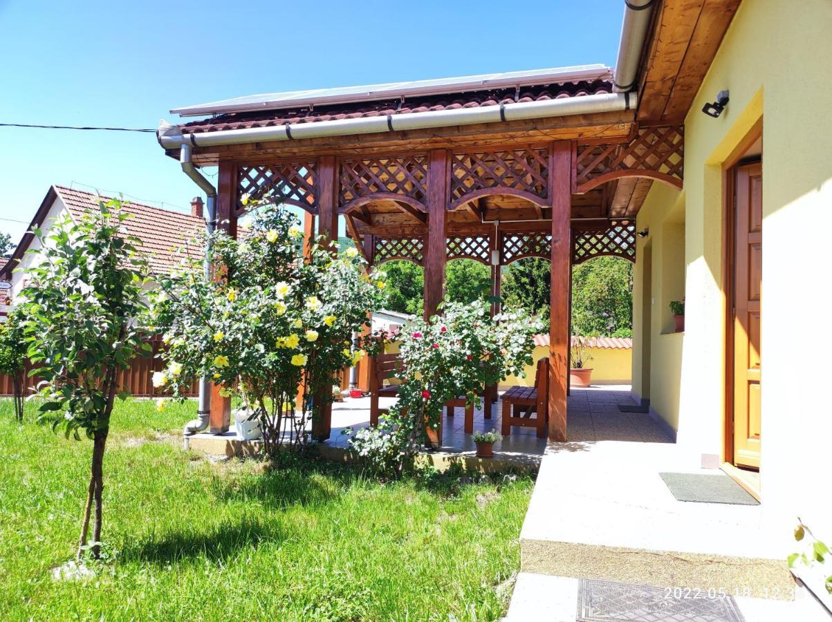 Eden Vendeghaz Apartment Kisnana Exterior photo